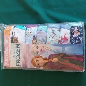 Disney Frozen character cotton briefs, 7 pac, size 4 T.